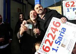 El Gordo de la Lotería de Navidad deja 180 millones de euros en Arrasate