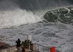 Vídeo: Fuertes rachas de viento en San Sebastián. / N. Eizaguirre