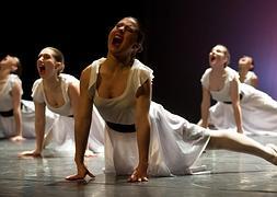 Mosaico de danzas en el centro Bastero