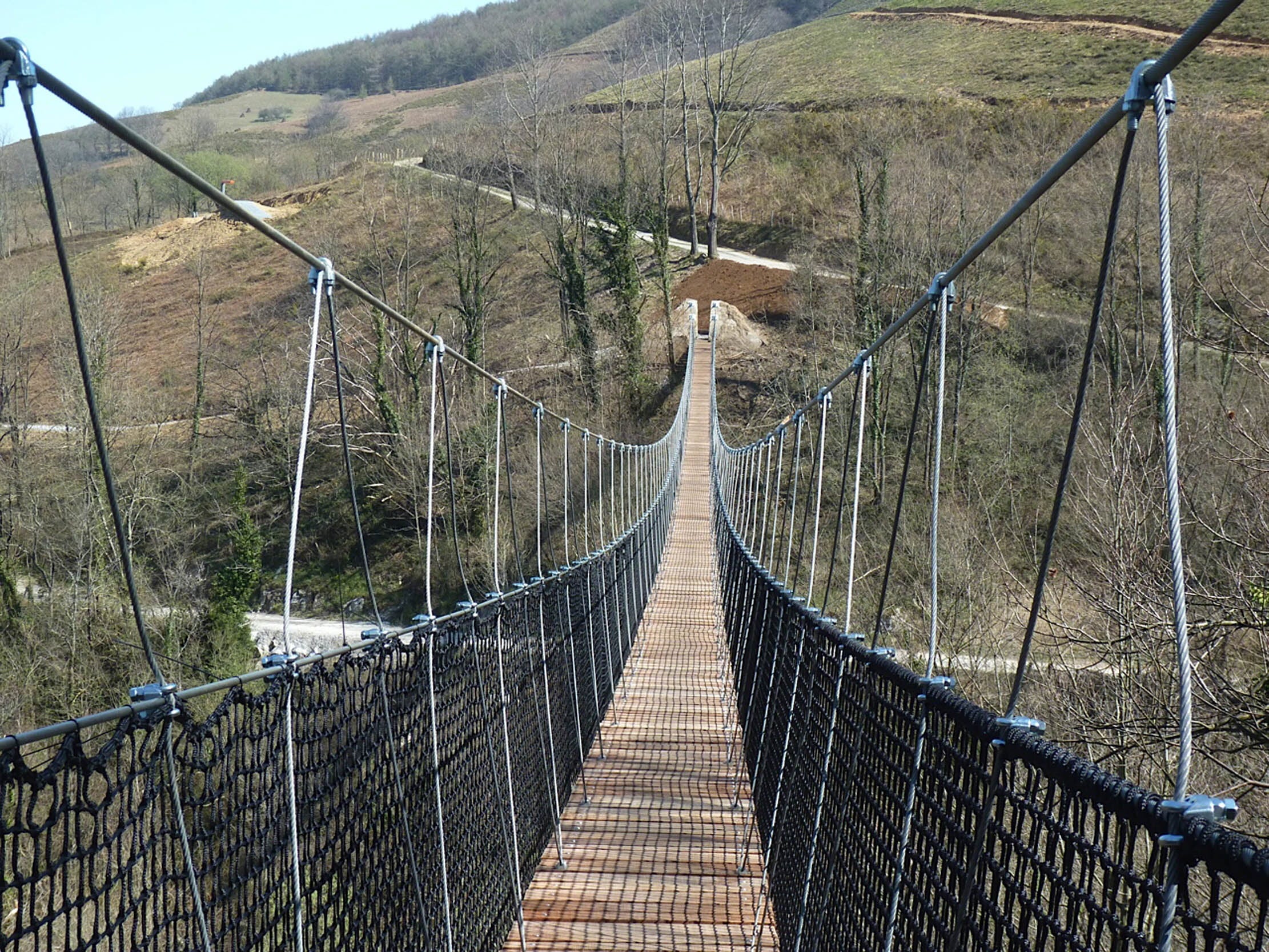 El puente tibetano, otra novedad en Irrisarri Land.