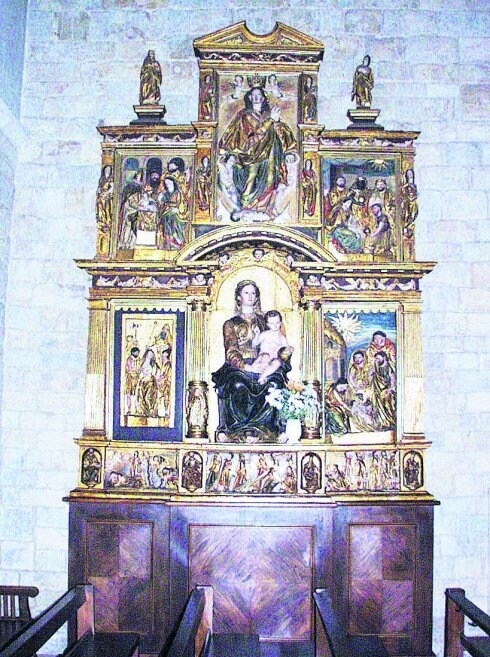 Uno de los retablos de la iglesia parroquial, en proceso de restauración |  El Diario Vasco