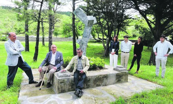 Un momento de ayer del acto conmemorativo por el centenario de Santiago Etxea. 