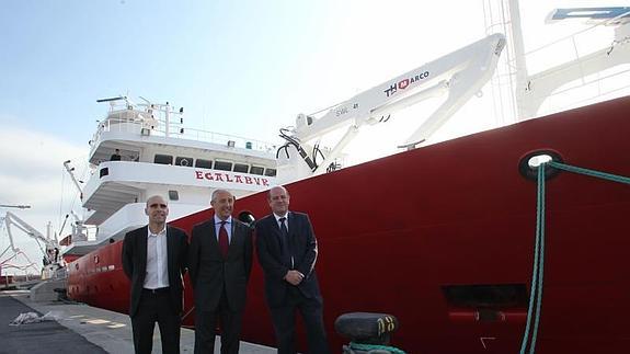 -El consejero de Justicia y portavoz del Gobierno Vasco, Josu Erkoreka, ha presidido en el Puerto de Bilbao el acto de entrega del buque atunero 'Egalabur' a la emprensa Atunsa 