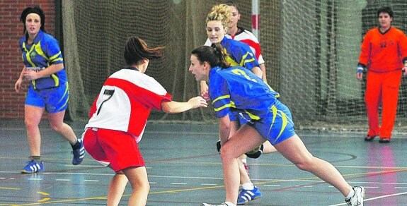 Uno de los encuentros disputados el año pasado en el Torneo de balonmano de pretemporada.