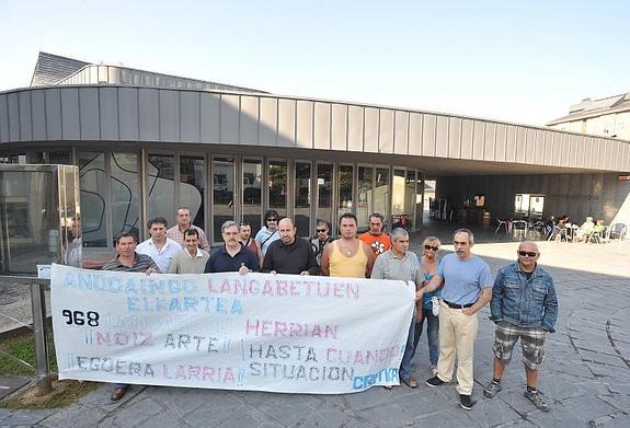 Miembrosde Activate en una de las concentraciones realizadas en Bastero. 