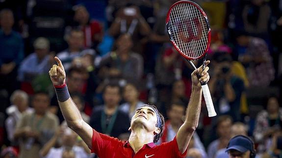 Federer celebra su victoria en el Masters 1000 de Shanghai. 