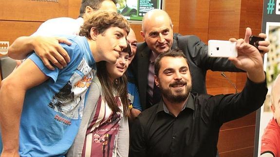 Selfie durante la rueda de prensa. 