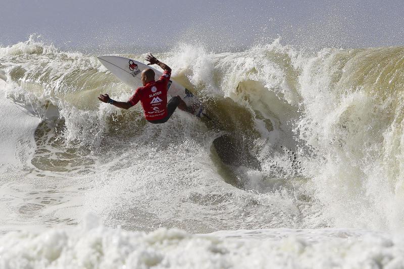 El surfista estadounidense Kelly Slater durante la prueba de la Moche Rip Curl puntuable para la Copa del Mundo