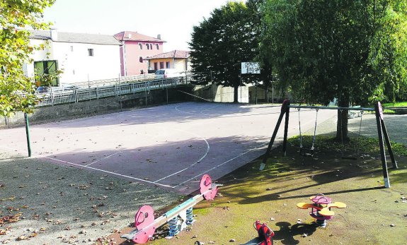 Se llevarán a cabo diversas actuaciones en la zona deportiva y parque infantil de Mendelu.
