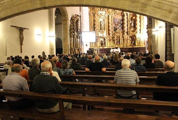 Ansorena ofreció la conferencia en la parroquia de Zestoa. 