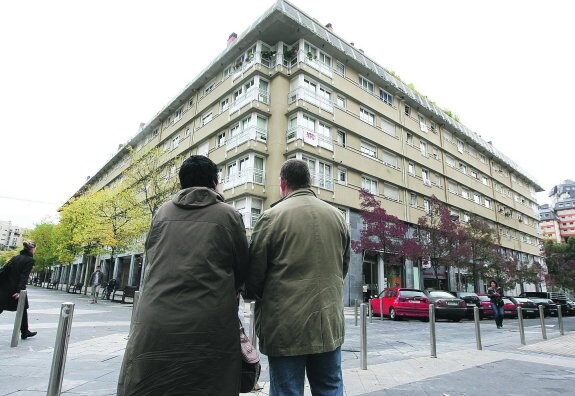 Bloque de viviendas de protección oficial en el barrio de Benta Berri, en Donostia. Su valor catastral suele ser más alto que el de un edificio antiguo del centro de la ciudad.