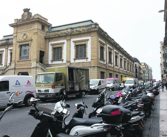 Pescadería. El edificio ha sido ofrecido como ambulatorio.