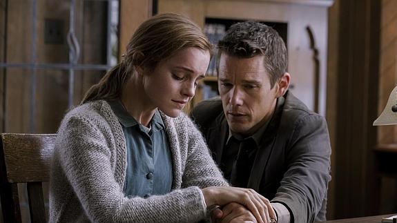 Ethan Hawke y Emma Watson, protagonistas de 'Regresión'