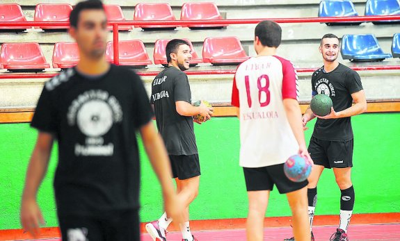 El Somos se presenta en la cancha del Tolosa diezmado por las bajas