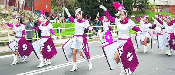 La comparsa Betiko Zuhaitz, una de las tres participantes, cumple este año su décimo aniversario.