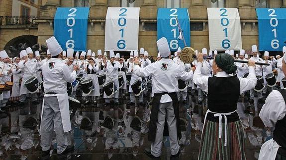 «Abrir el 2016 con otra tamborrada solo tres días antes del 20 de enero es una locura»