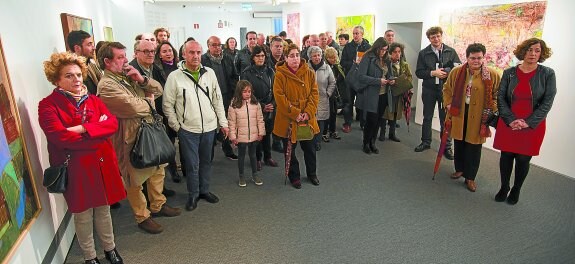 Su gran recuerdo. Pintores, amigos, admiradores y representantes institucionales se dieron cita en la inauguración de la muestra.
