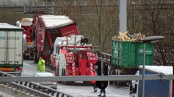 Dos fallecidos dos accidentes ocurridos en la AP-8 en Astigarraga y Mendaro