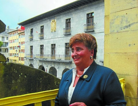 Pilar Elías apoyará las «iniciativas que vayan en beneficio del pueblo y los azkoitiarras».