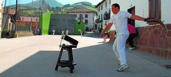 En la plaza de Oitz el equipo de Irurita Miguelene obtuvo su última victoria. 