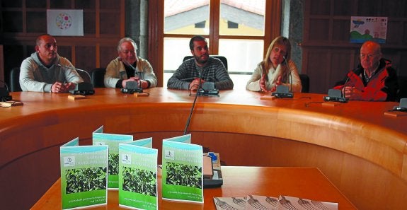 Presentación, ayer en el ayuntamiento, de la cuarta edición de las Jornadas del Guisante de Astigarraga. 