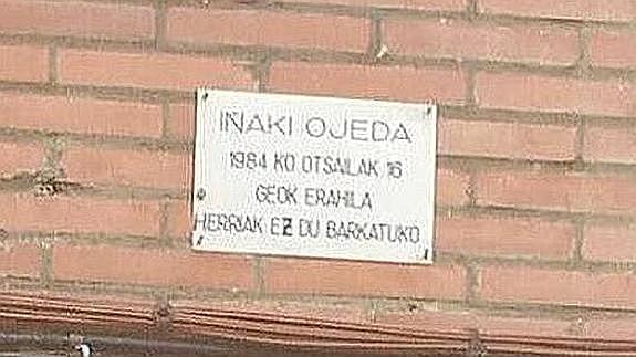 Covite pide la retirada de una placa en Barakaldo que acusa a la Policía de un asesinato