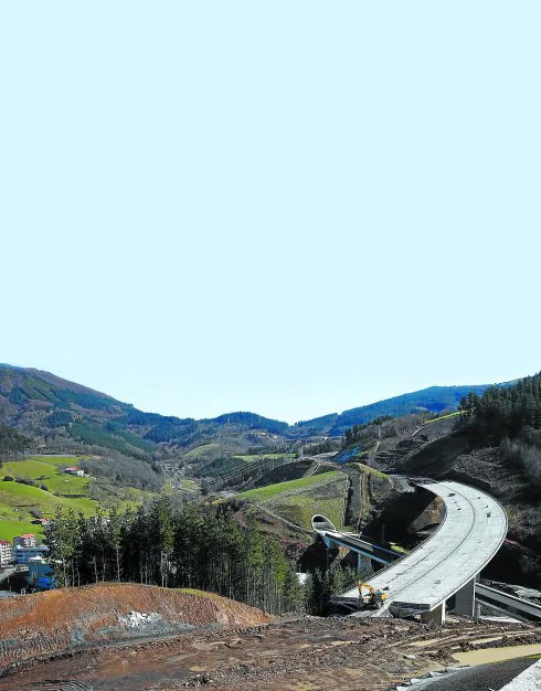 Deskarga. Obras paralizadas de la variante, entre Bergara y Antzuola. 