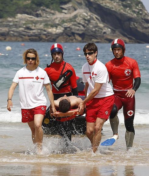 Cruz Roja realiza 1.289 asistencias sanitarias en las playas guipuzcoanas en junio