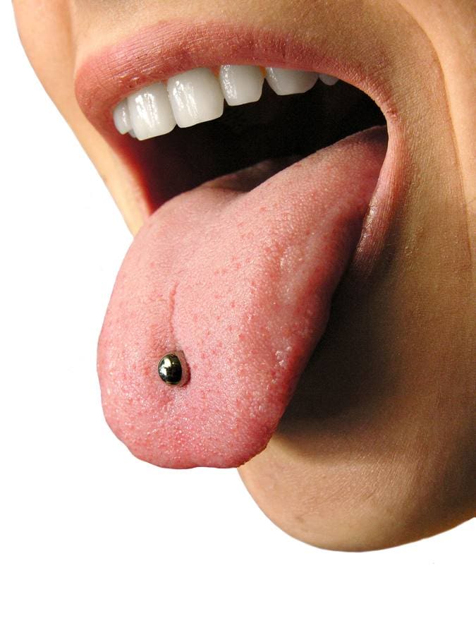 10 razones para no hacerse un piercing en la boca