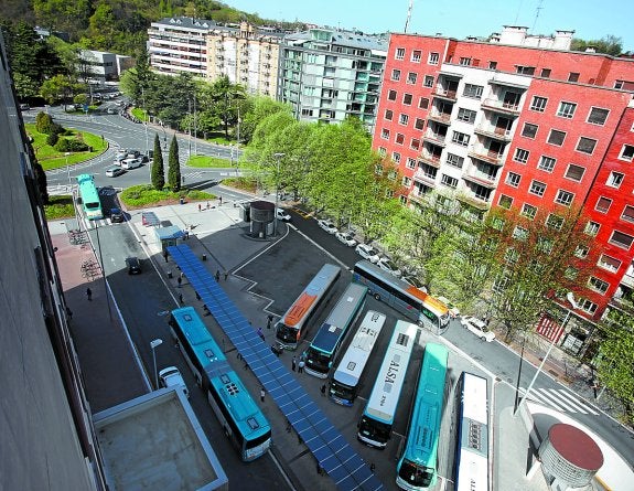 La estación de autobuses, vista desde lo alto del hotel Amara Plaza. 