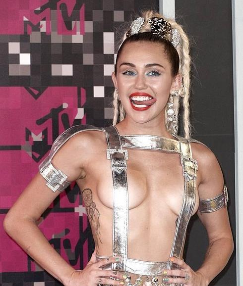 La moda de los aumentos de pecho que duran 24 horas