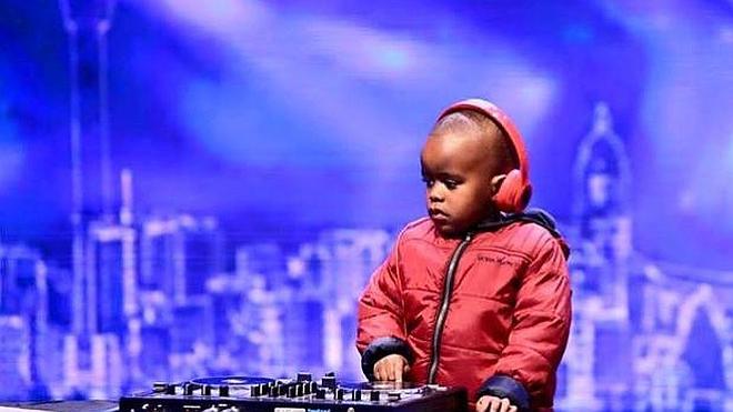 El DJ de 3 años que triunfa en la tele y en la red