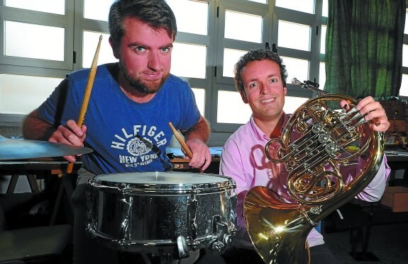 En casa. Pablo Zubiaurre e Iñaki Orbegozo son los dos eibarreses de Molto Vivace y vivirán el concierto de forma especial.