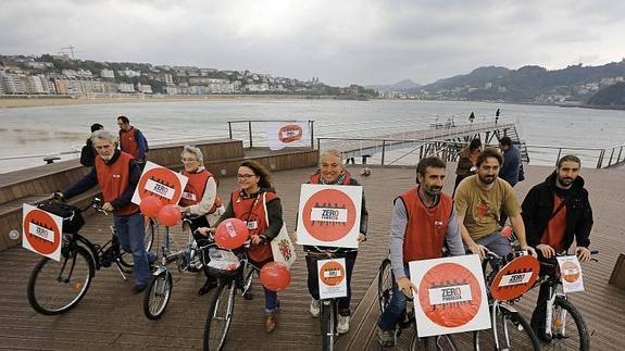 El acto de la Plataforma Pobreza Cero, la Coordinadora de ONG de Desarrollo de Euskadi y la Red de Economía Alternativa y Solidaria REAS