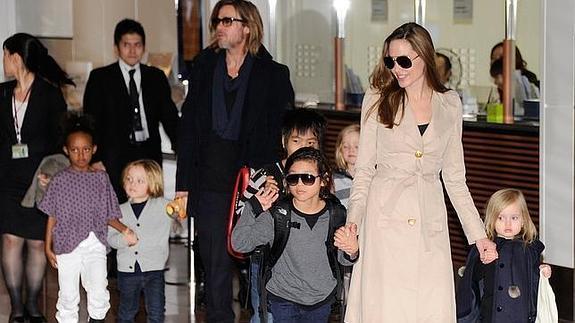 Jolie cuenta cómo es su vida con Pitt y sus hijos