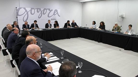 El lehendakari, Iñigo Urkullu, ha presidido la reunión constitutiva del Instituto de la Memoria, la Convivencia y Derechos Humanos (Gogora)