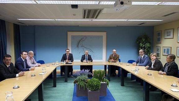 El lehendakari, con la nueva Comisión Ejecutiva de Eudel