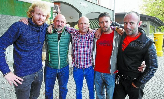 Asier, Beñat, Imanol, Ibai y Borja saldrán hacia la isla de Lesbos para rescatar a refugiados.