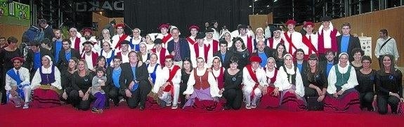 Colaboración . Oñatz y Ganbara Abesbatza ya colaboraron juntos en el festival Silboberri de Durango. Hoy la 'familia' crece aunando a más colectivos oñatiarras.