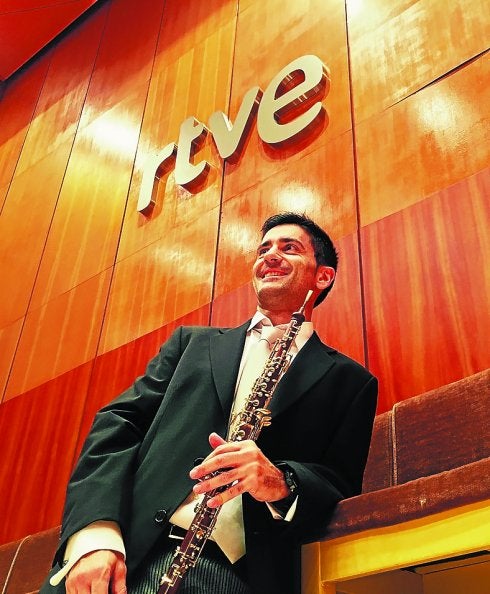 Oboista. El músico irunés Francisco Javier Sancho Alonso. 