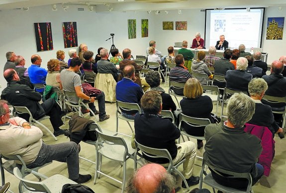 Interés. Zazpi aretoa presentaba este magnífico aspecto durante la presentación del libro. 