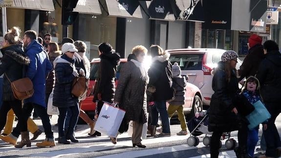 Gente de compras en Donostia