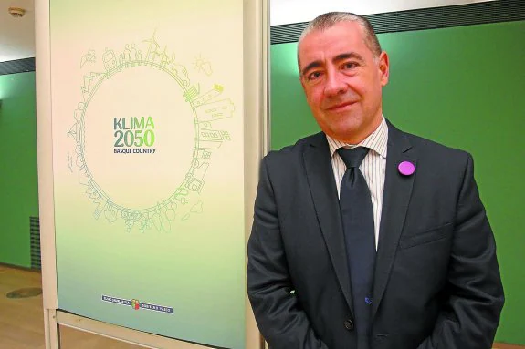 Iosu Madariaga, durante la presentación de la Estrategia Vasca de Cambio Climático 'Klima 2050', en el Kursaal donostiarra.