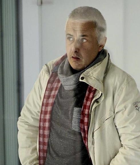 El presunto etarra, Fermín Vila Michelena, a su llegada al jucio