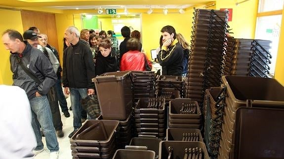 Recogida de cubos para el PaP en 2013. 