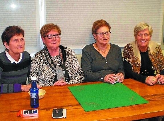 Kontxi Mendizabal, Carmen Egaña, Sabina Aguirre y Mila Lizarralde