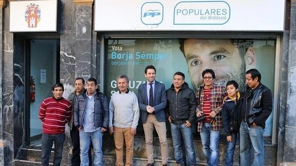 El candidato del PP al Congreso, Borja Sémper, en Irun.