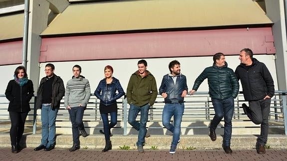 Zortzi finalistak, Ilunben.