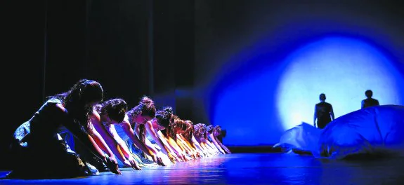 Historia viva. El espectáculo de danza y teatro 'Itsasoaren emazteak' ha tenido una excelente acogida.