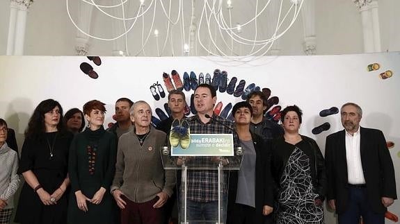 El presidente de Sortu Hasier Arraiz valora los resultados electorales desde Pamplona